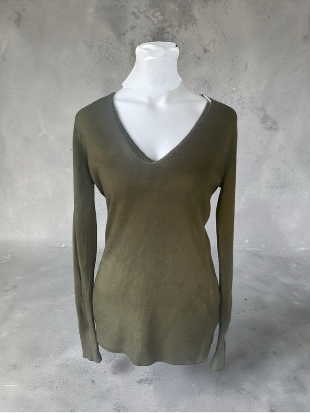 New York & Company olive green long sleeve sweater in a size S